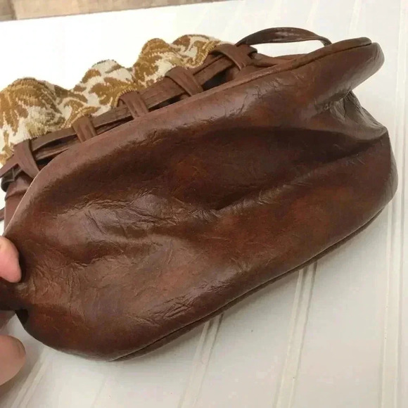 Tex-Made Leather Embroidered Handbag - Picture 4 of 5